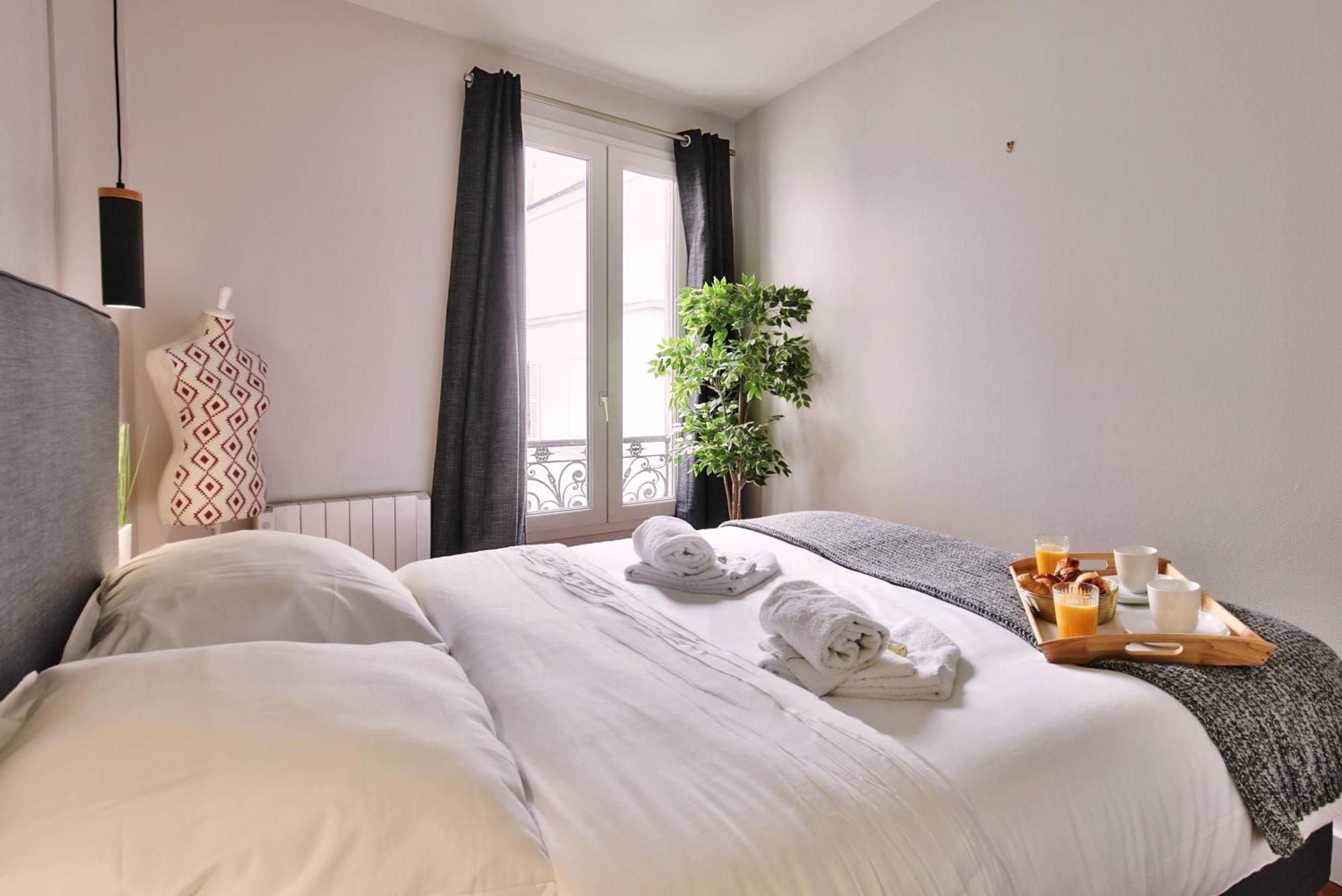 - Buttes Chaumont's Park -entire Flats Parijs